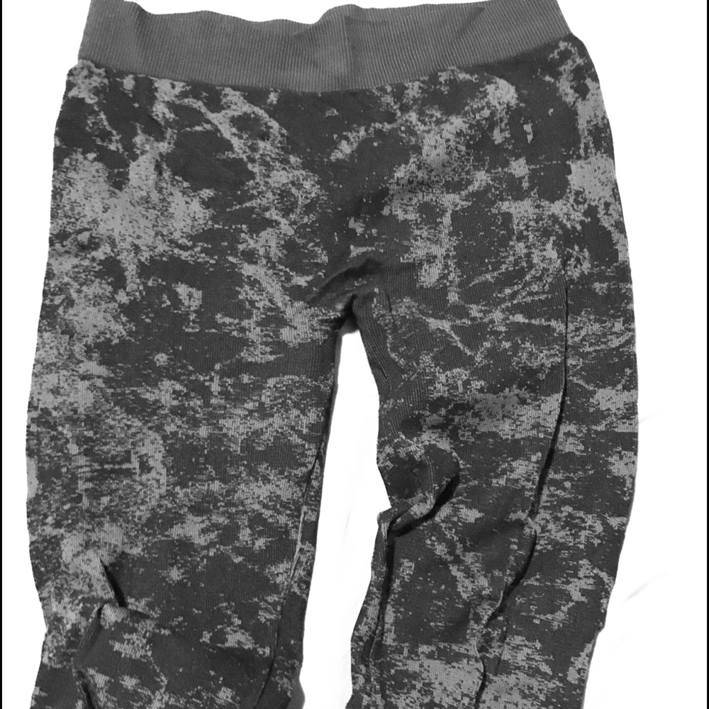 Black abstract leggings